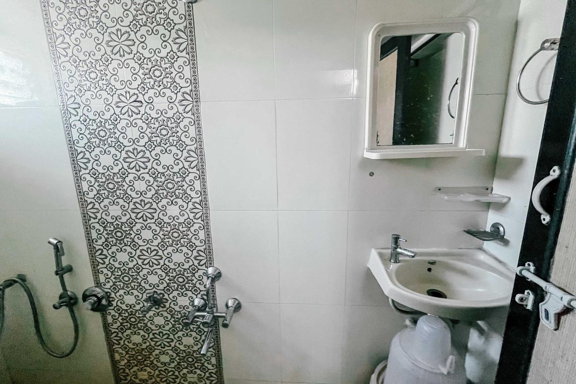 Hotel Maninagar Residency Watuwa Exterior photo